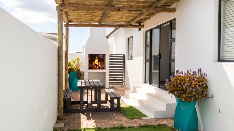 To Let 3 Bedroom Property for Rent in Golden Mile Western Cape